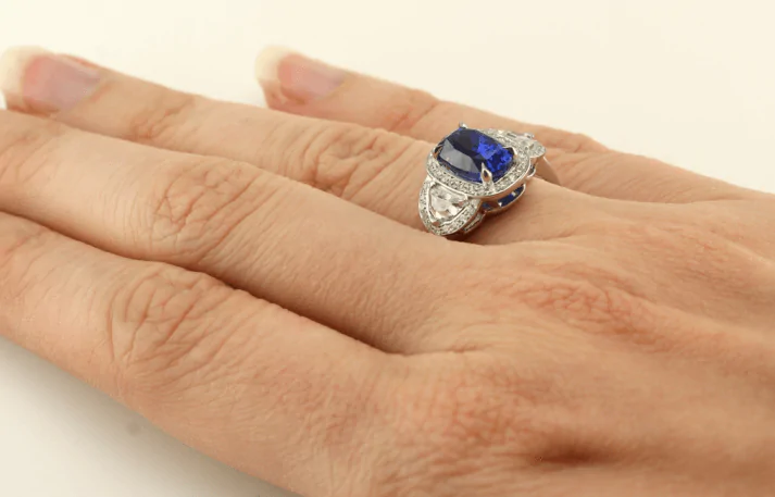 5 different sapphire engagement ring designs that you can purchase